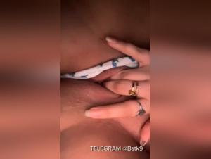 Zoophilie Acérée : Fille Horny et Chien Défonce