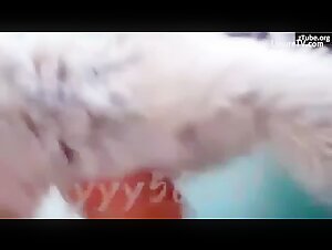 Asiatica con grandes tetas y perro en video de bestialidad