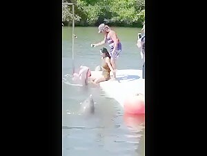 Video de zoofilia con un delfin.