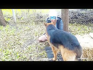 Nuovi film sulla zoofilia con Liza e i suoi amici canini