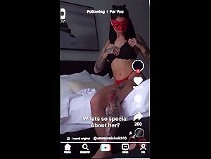 Raven Aoz - Video mozzafiato di sesso con cani