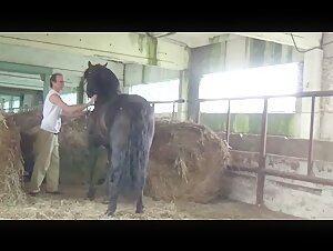 Los momentos intimos de Masha con su companero canino