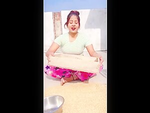 Mujer india y su perro - Video bestial