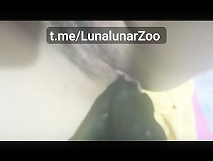 Sumergete en el extasis bestial: una mujer y su perro