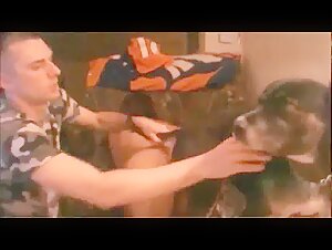 Compilation de Vidéos Amateur de Sexe avec Chien