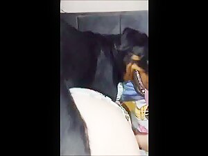 Mujer madura y perro: una historia de amor bestial